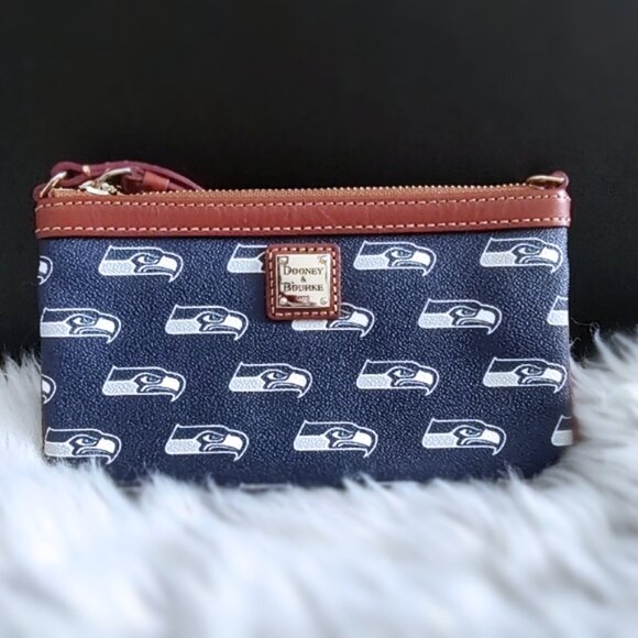 NEW Dooney & Bourke Seattle Seahawks wristlet clutch NWOT w/COA 🎁 - Picture 2 of 6